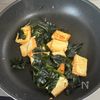 簡単5分!【厚揚げとわかめのピリ辛ごま炒め】クセになる美味さの工程3