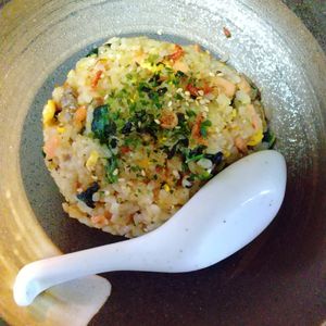 チョロリスの作ってみた!投稿(【鮭と小松菜のおかか炒飯】絶品！お魚嫌いさんにもおすすめ♡)