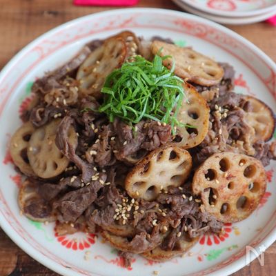 牛こま肉とれんこんのバター醤油炒め