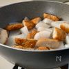 ちょっとあるとうれしい♪【大根とさつま揚げのコクうま煮】の工程1