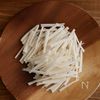 箸休めの一品に。だいこんの皮のきんぴらの工程1