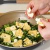 【厚揚げと小松菜のチヂミ】コスパすごっ！ヘルシーワンパンの工程3