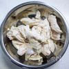 菜の花と鶏ささ身肉のレモンマヨ和えの工程1