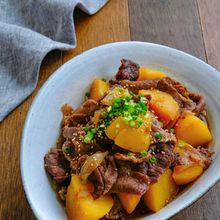 レンジで♪お肉が硬くならずにじゃが芋ホクホク味染み肉じゃが