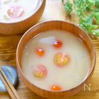 玉ねぎとミニトマトのお味噌汁