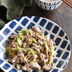 やみつきな美味しさ！ごはんがすすむ！豚こまのネギ塩炒め。