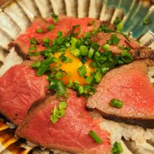 絶品ソースで！フライパンで簡単ローストビーフ丼