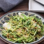 ヘルシー！にんにく香るピリ辛味♡白身魚と豆苗のピリ辛蒸し