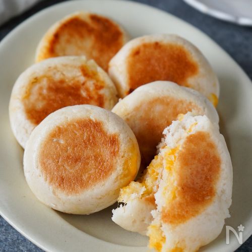 フライパンで完成♡『もちっと米粉チーズパン』家族に大人気！