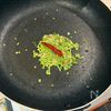 玉子なしでも大満足！彩りエスニック風チャーハンの工程1
