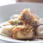彼を虜にする【薬味たっぷり！冷凍水餃子で皿ワンタン風】
