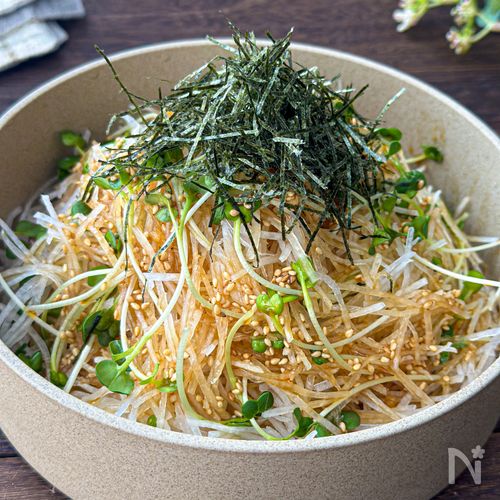 抱えて食べたい♪【和風大根サラダ】
