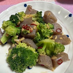 ゆっこの作ってみた!投稿(やみつき副菜♪ブロッコリーとこんにゃくのペペロン風炒め)