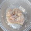簡単節約☆鶏むね肉のマヨチーズピカタ。の工程3
