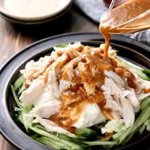 濃厚タレで絶品♪くずし豆腐のバンバンジーサラダ