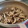 ご飯がすすむ簡単副菜【しめじと蓮根の甘酢炒め】の工程2