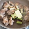 10分で完成！【鶏もも肉と長ネギのバターソルト焼き】の工程3