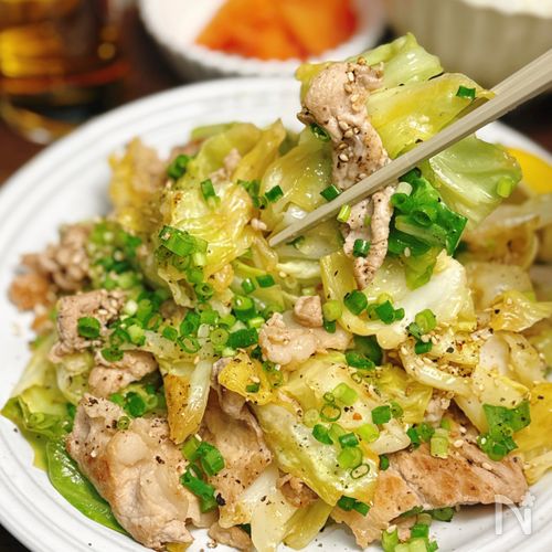 【豚肉とキャベツのにんにく塩レモン炒め】さっぱり＆ガツン！