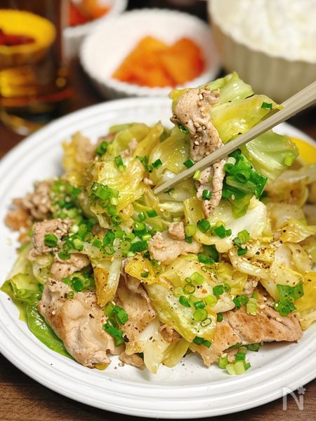 豚こまとキャベツのにんにく塩レモン炒め