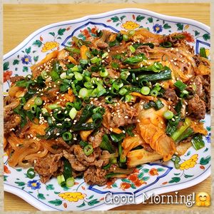 ナムディの作ってみた!投稿(【牛肉とマロニーのトマキム炒め】ご飯にワンバンして食べたい♡)