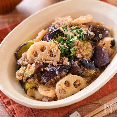 【焼きれんこんとなすの肉味噌炒め】シャキっとろ食感♡