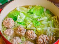 豚団子とキャベツの旨塩鍋・キャベツたっぷり食べられます！