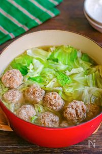 豚団子とキャベツの旨塩鍋・キャベツたっぷり食べられます！