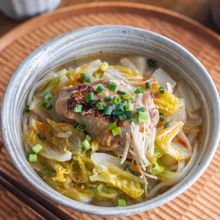 【ホロッと鶏肉と白菜のピリ辛白湯うどん】