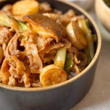 10分で完成！【エリンギ豚キム丼】