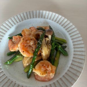 まりちゃんの作ってみた!投稿(【アスパラのガーリックシュリンプ】海老が食べたい時に！)