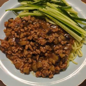 たりおの作ってみた!投稿(【なすジャージャー麺】手軽にガツンと焼きそばアレンジ！)