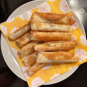 mi-koの作ってみた!投稿(ふふおつまみ♡【餃子の皮でチーズと紫蘇くるくる】)