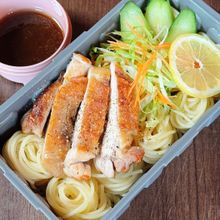 こんがりチキンとシャキシャキ野菜♪【チキンパスタサラダ弁当】