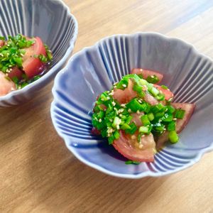 ゆかりの作ってみた!投稿(5分で完成！【トマトのやみつきニラダレサラダ】胡麻油香る♩)