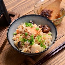 鮭と里芋を味噌で炊く「鮭と里芋の味噌釜飯」