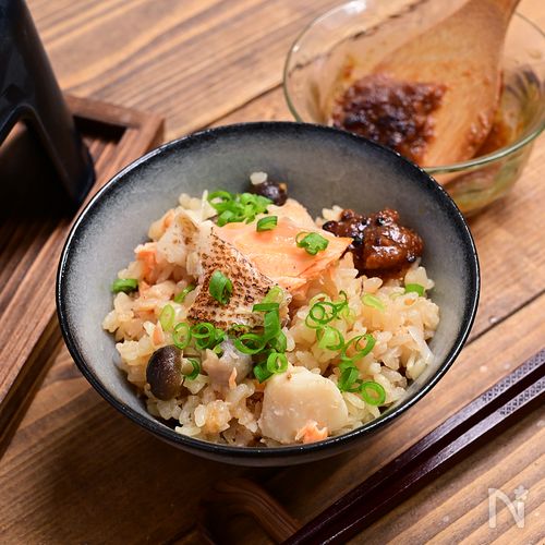 鮭と里芋を味噌で炊く「鮭と里芋の味噌釜飯」