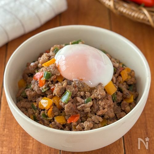 野菜も一緒に♪カラフル担々丼
