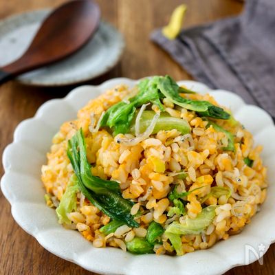 レタスとじゃこの焦がし醤油炒飯