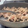 【ご飯泥棒！豚肉とピーマンの甘辛炒め】材料2つ♡悶絶級の旨さの工程2