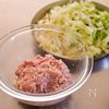 【春の皮なししゅうまい】たけのこ×キャベツのワンパンおかず!の工程1