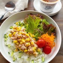 【ツナマヨコーンのサラダ風ご飯】火を使わずすぐできる！