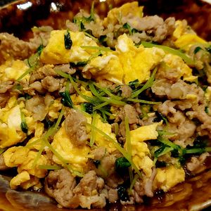 ☺️の作ってみた!投稿(【豚こまと豆苗のふわたま炒め】ご飯が進む節約おかず♡)