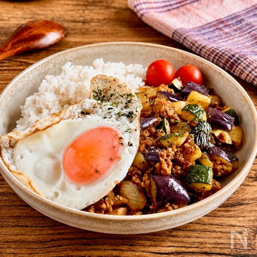野菜がごろっとたっぷり!【夏野菜のドライカレー】