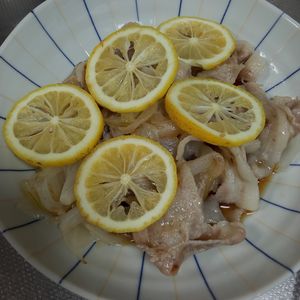 鶏皮坊主の作ってみた!投稿(とろあま〜な新玉ねぎと豚バラのさっぱりワンパン蒸し)