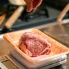 ハーブたっぷり。豚肩ロースのエスニック煮込みの工程1
