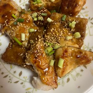かいちゃんの作ってみた!投稿(ワンパン10分！【鶏むね肉と厚揚げの甘酢炒め】ご飯すすむ♩)