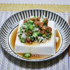 さっぱりと食べる「オクラとエノキの梅ポン酢冷奴」