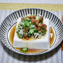 さっぱりと食べる「オクラとエノキの梅ポン酢冷奴」