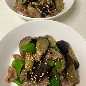 ミントミントの作ってみた!投稿(豚バラなすピーマンの甘辛味噌炒め｜作り置きやお弁当にも！)