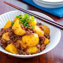 【じゃがいもと肉そぼろの甘辛バター】こってりご飯が進む♬︎